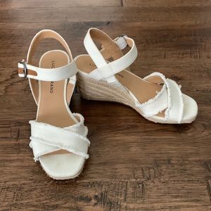 Girls Lucky Brand wedge sandal, great condition, size 6M